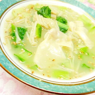 ちゃんぽん風味❤エノキと小松菜と新玉葱の雲呑スープ